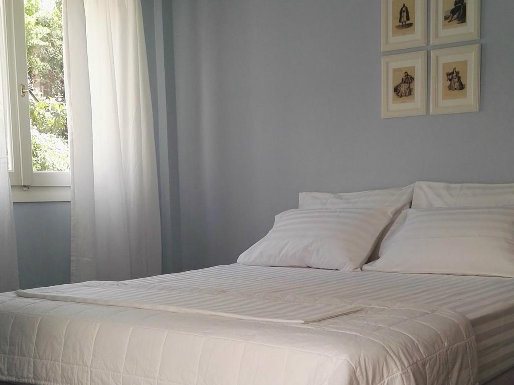 Paris Spacious Beach Apartment Loutraki  Exterior photo